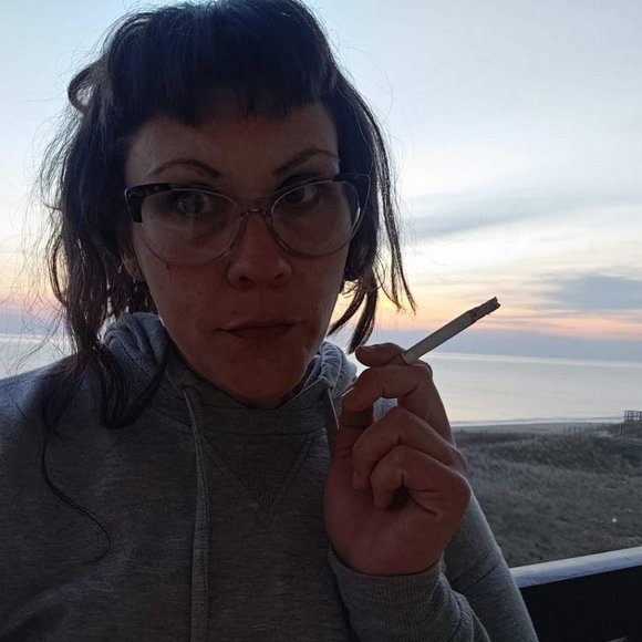 Hello internet, it's me, Emily - Picture 2 of 4